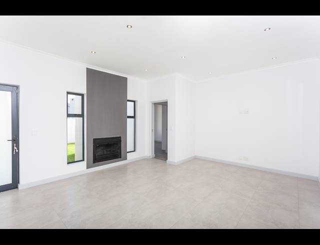 4 BEDROOM FREEHOLD FOR SALE IN PARKLANDS NORTH